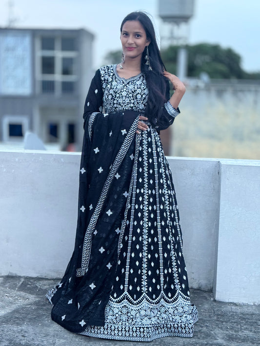 INDIPEHNAWA BEAUTIFUL BLACK BEAUTY LEHNGA